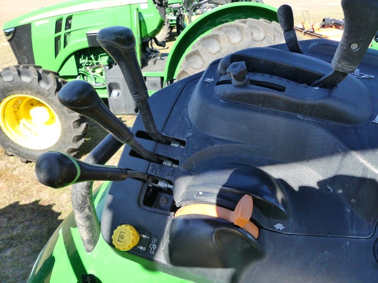 2023-john-deere-5105m-image-13