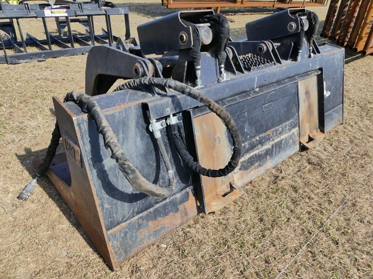 2021-caterpillar-80-image-2