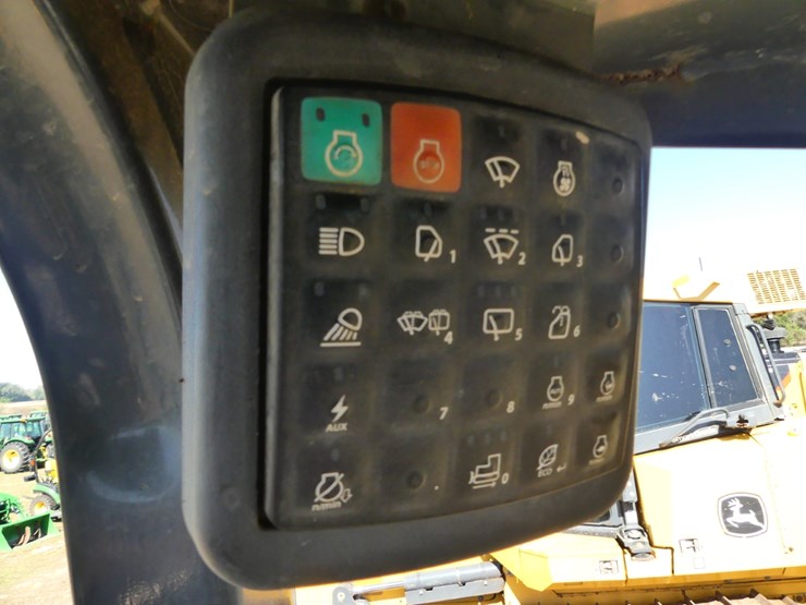 2019-deere-550k-image-15