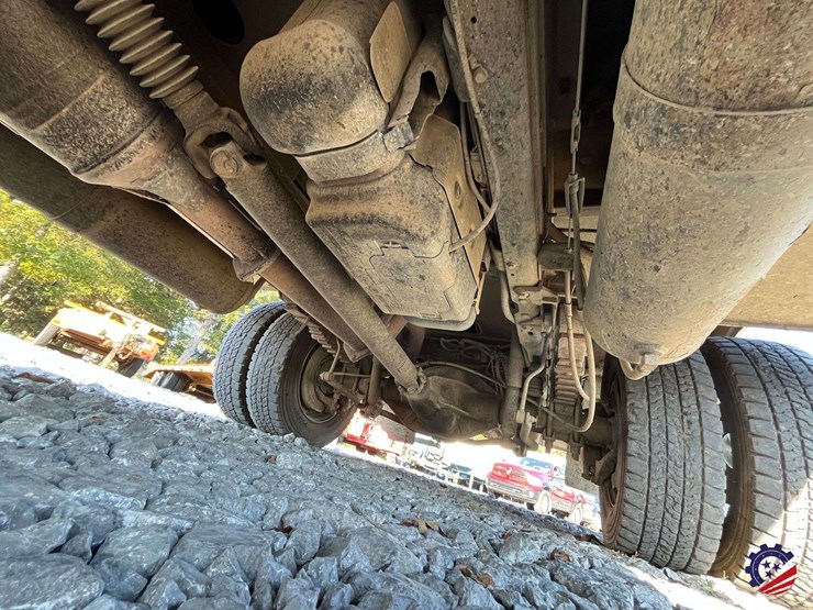 2017-ford-f550-xl-image-27