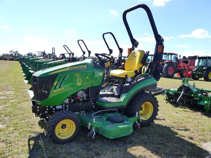 2025-john-deere-1025r-image-2