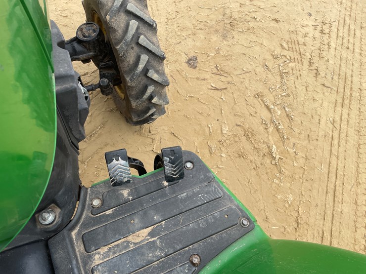 john-deere-3032e-image-52