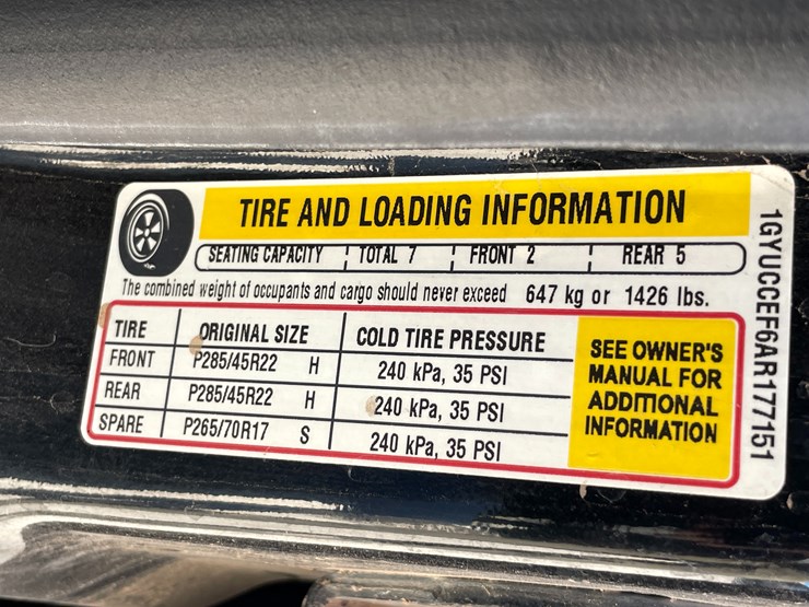 2010-cadillac-escalade-image-40