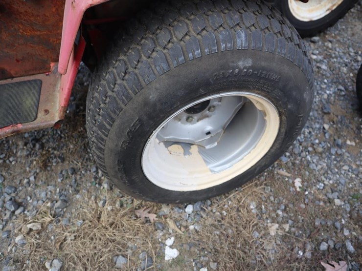 wheel-horse-lawn-&-garden-tractor-image-12