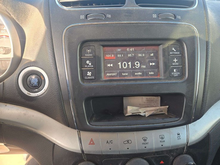 2013-dodge-journey-sxt-image-17