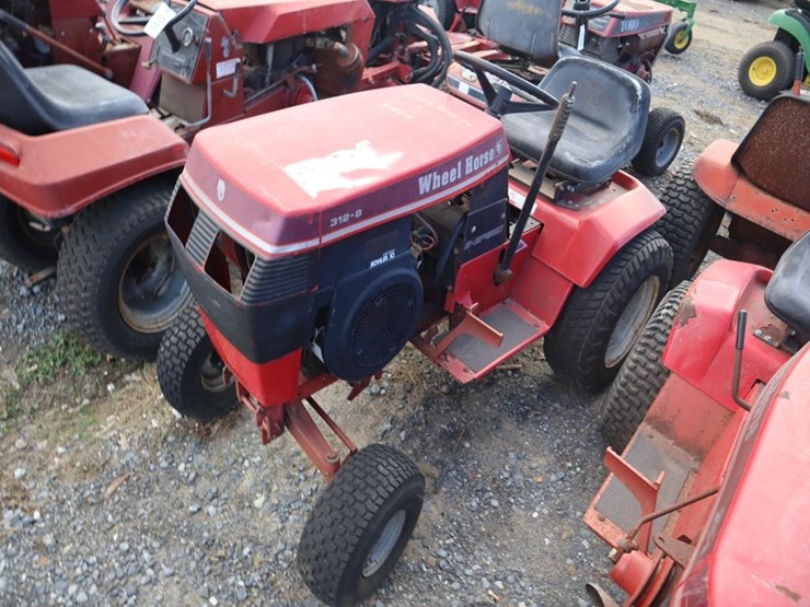 wheel-horse-lawn-&-garden-tractor-image-4