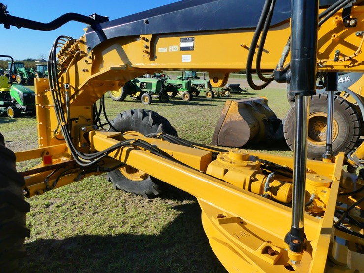 2018-caterpillar-12m3-image-8