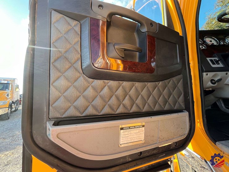 2020-freightliner-122sd-image-59