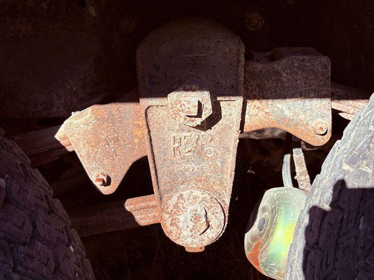 freightliner-t/a-water-truck-image-11