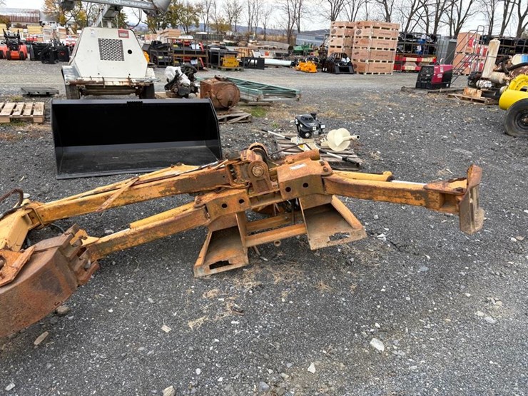 case-d100xr-backhoe-image-3