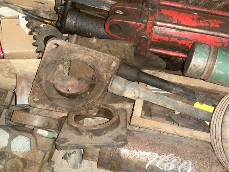 #760-•-pulleys,-cylinders,-and-assorted-parts-image-15