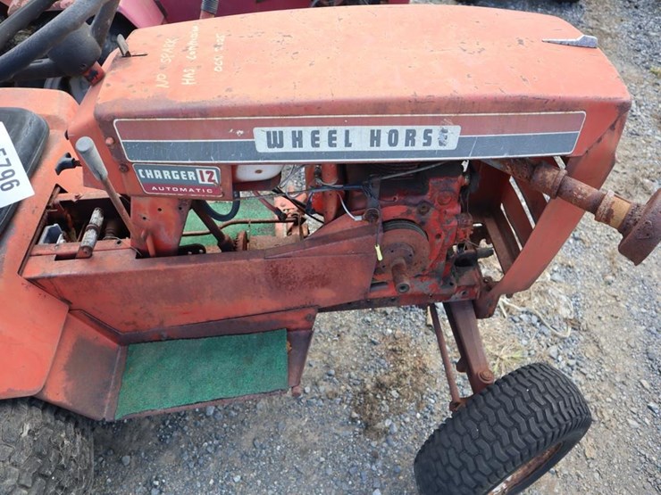 wheel-horse-lawn-&-garden-tractor-image-9