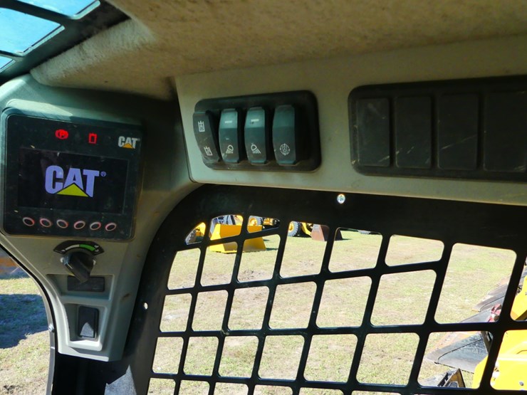 2021-caterpillar-259d3-image-16