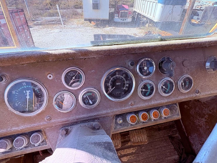 1981-caterpillar-773b-image-63