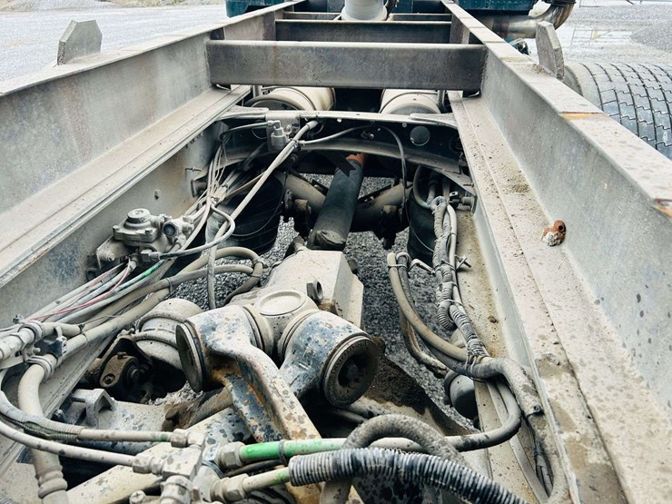 1999-freightliner-tri-axle-dump-truck-image-110