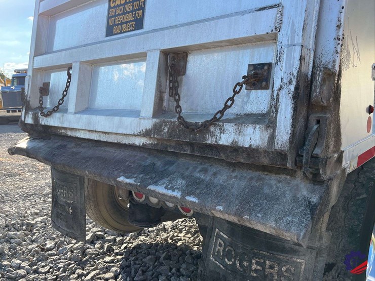 2020-freightliner-122sd-image-37