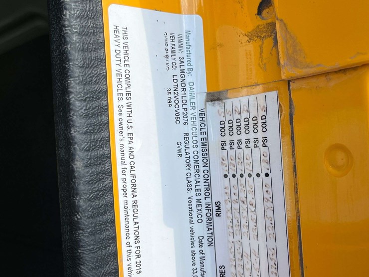 2020-freightliner-122sd-image-79