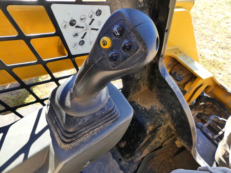 2022-caterpillar-259d3-image-15