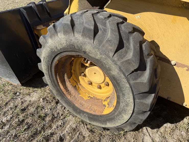 2008-deere-320-image-5