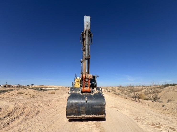 2019-deere-670g-lc-image-8