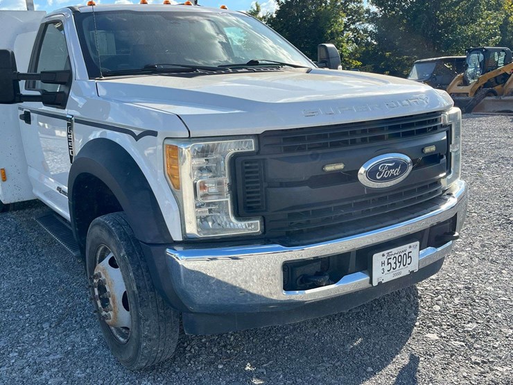 2017-ford-f550-xl-image-14