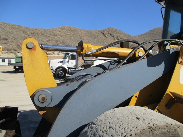 2000-deere-624h-image-16