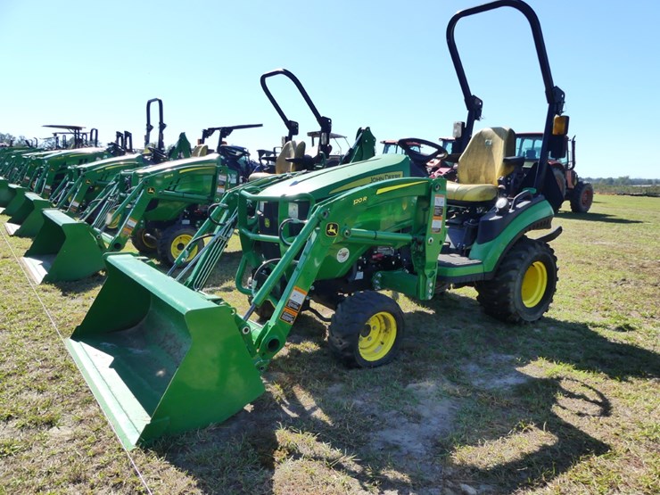 2022-john-deere-1025r-image-2