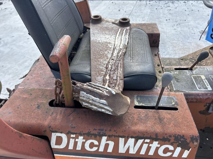 ditch-witch-2300-image-28