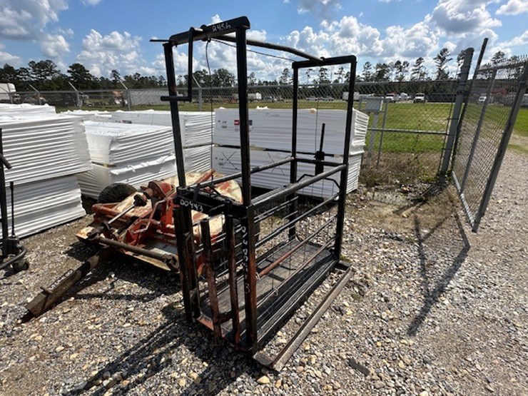 #00943-•-sheep-squeeze-chute-image-2