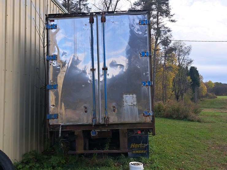 #701-•-53'-semi-trailer-and-contents-image-5