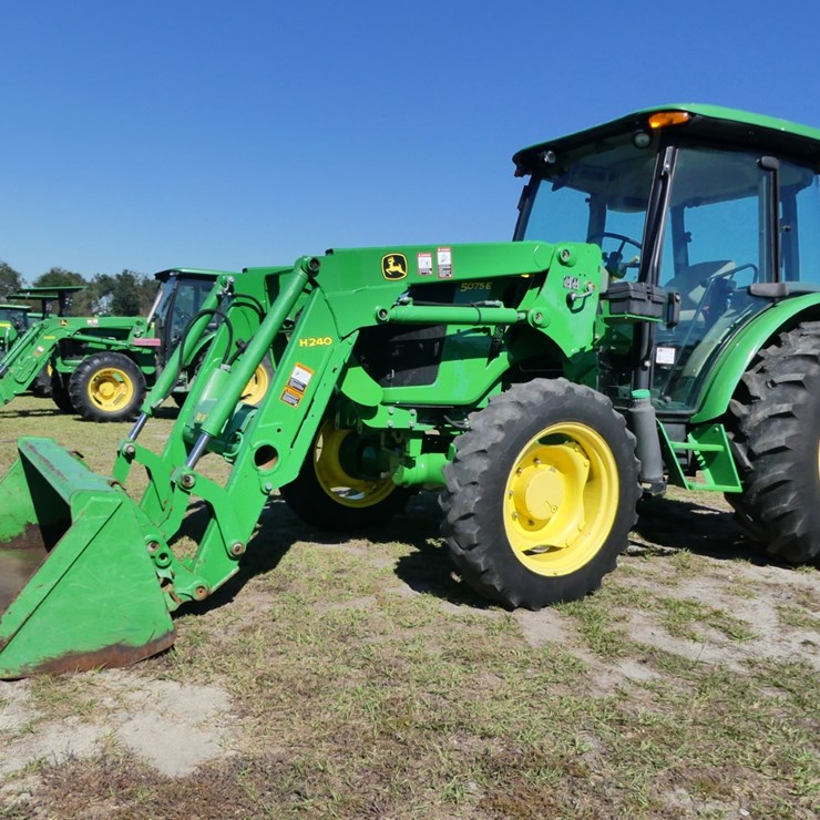 JOHN DEERE 5075E