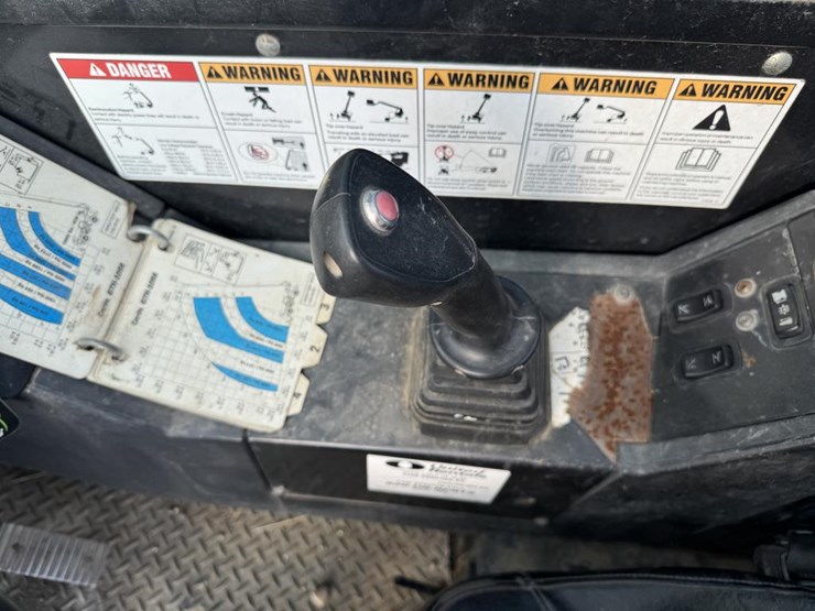 #1460-•-2014-genie-1056-telehandler-image-35