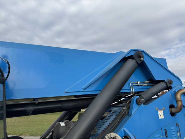 #1460-•-2014-genie-1056-telehandler-image-11