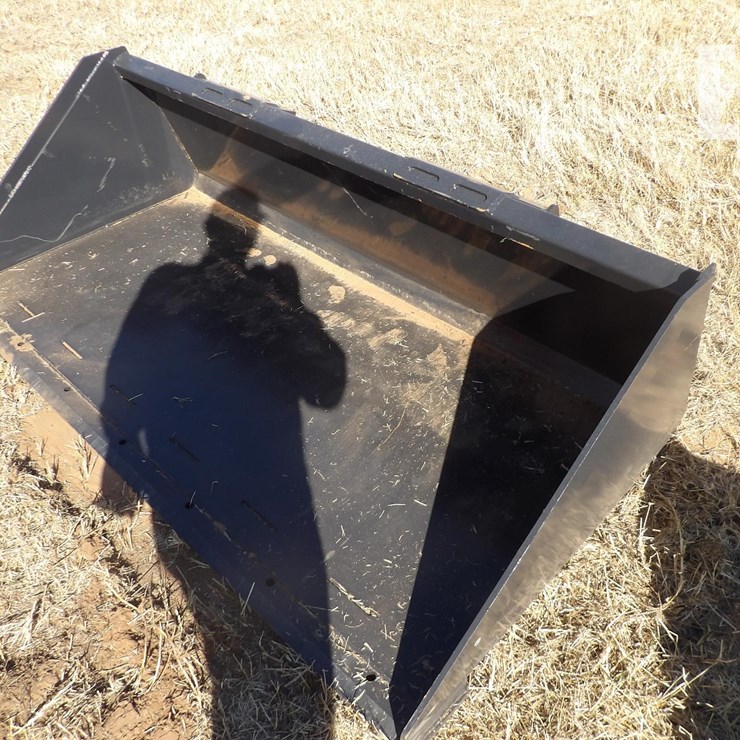 WOLVERINE 74" BUCKET