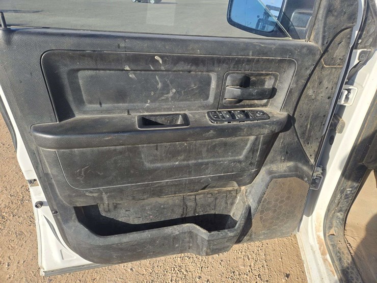 2015-ram-1500-tradesman-image-11