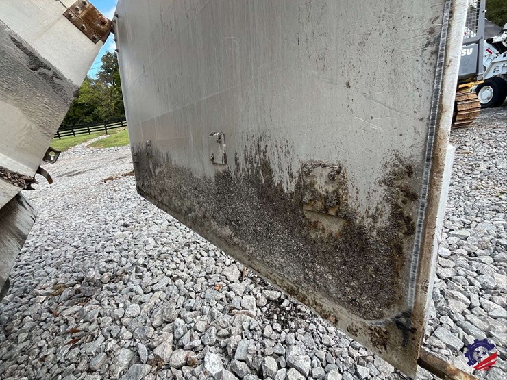 2020-freightliner-122sd-image-86