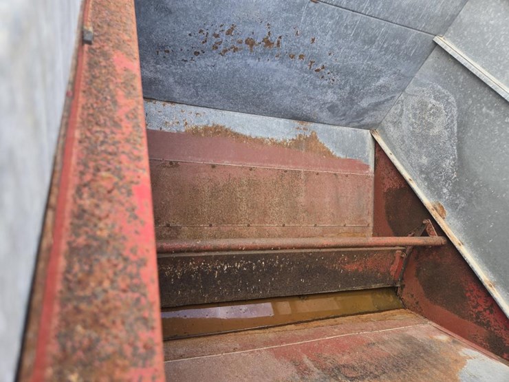 #5823-•-heider-4-ton-auger-wagon-image-10