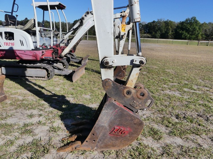 takeuchi-tb235-2-image-10