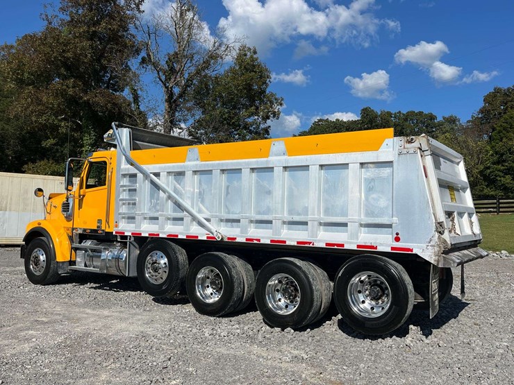 2020-freightliner-122sd-image-3