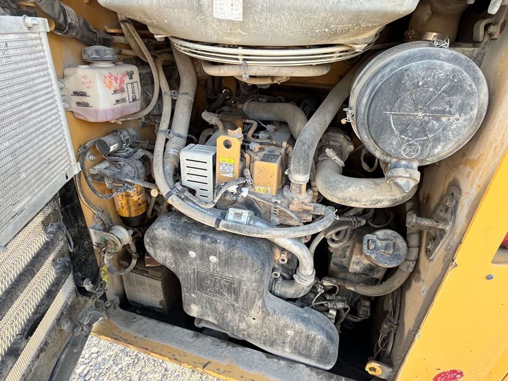 2022-caterpillar-262d3-image-24