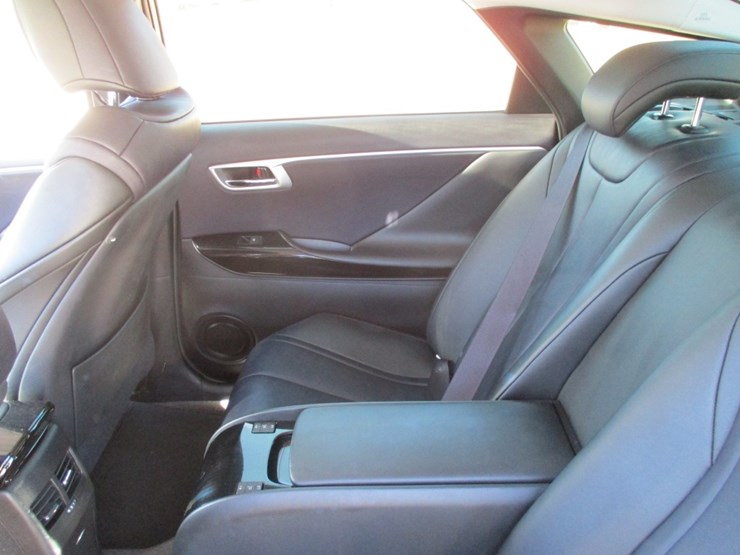 2016-toyota-mirai-sedan,-image-8