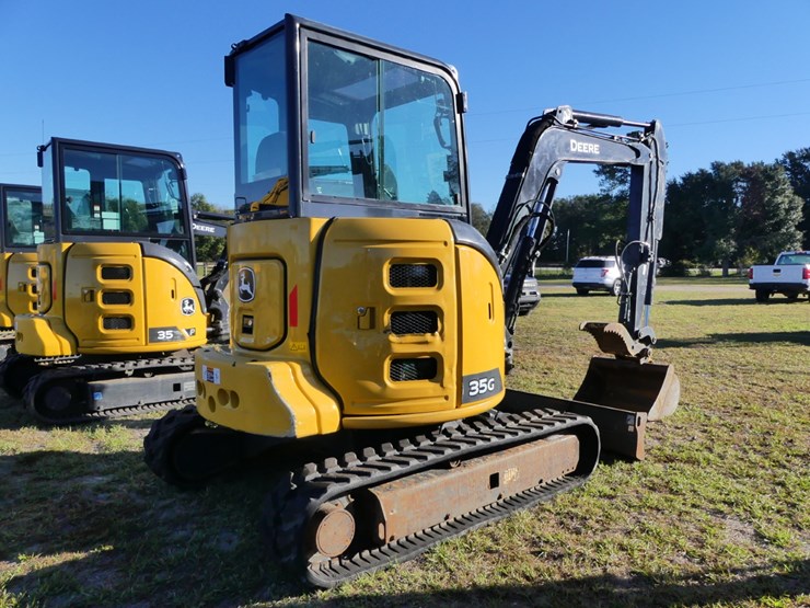 2022-deere-35g-image-3