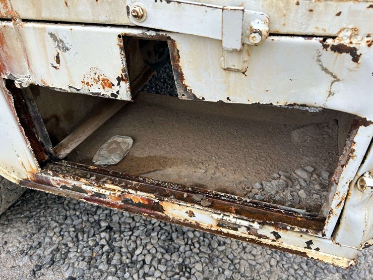 1989-mack-r690t-fuel-&-lube-truck-image-65