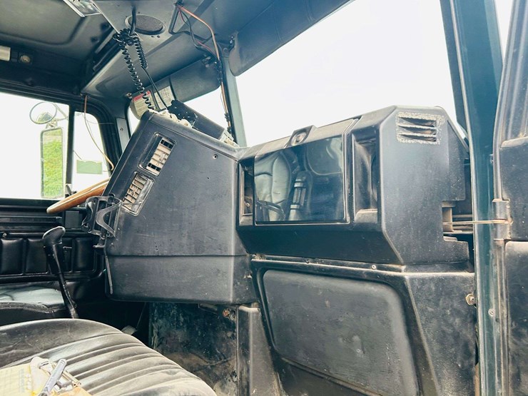 1999-freightliner-tri-axle-dump-truck-image-74