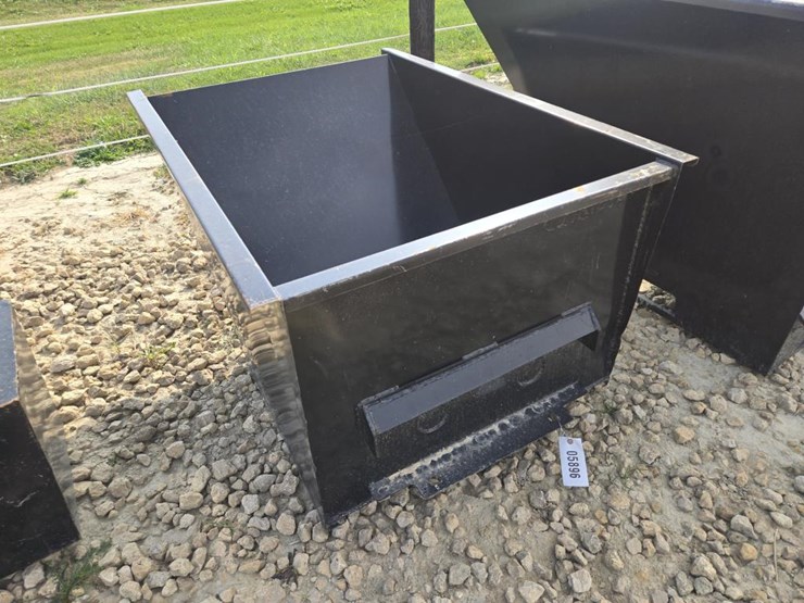 #5897-•-new-mini-skid-steer-universal-concrete-bucket-image-2