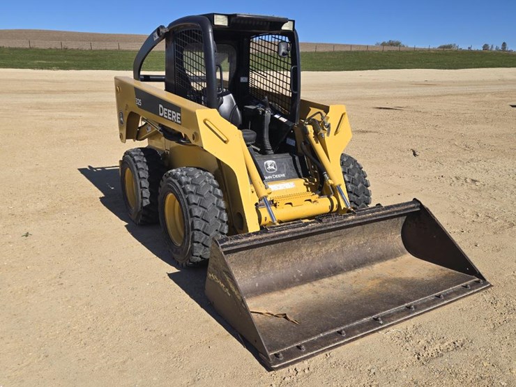 john-deere-325-image-3