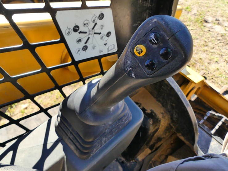 2022-caterpillar-259d3-image-15