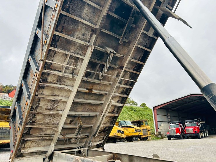 1999-freightliner-tri-axle-dump-truck-image-105