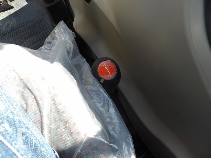 2024-massey-ferguson-4710-image-30