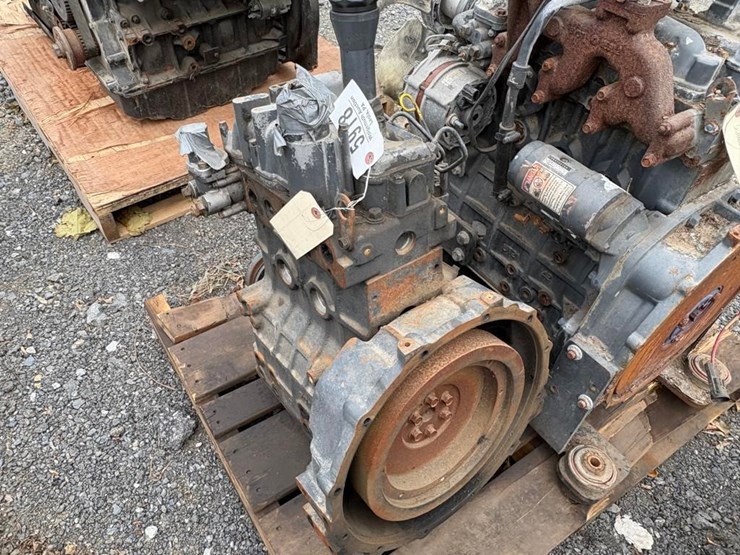 new-holland-l220-image-1